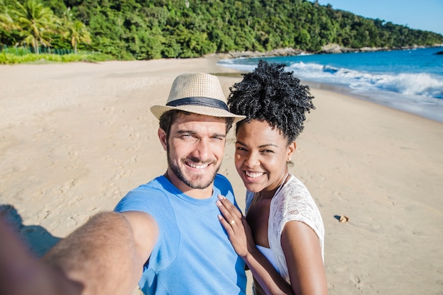 Pourquoi un voyage aux Açores sur mesure est-il idéal pour un séjour en couple ou en famille ?